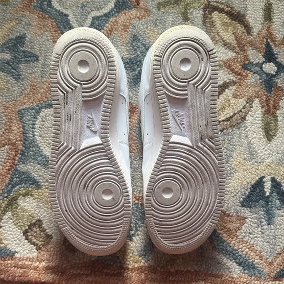 Nike Air Force 1 Low Triple White - Picture 3 of 4